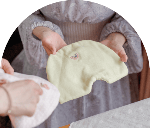 授乳する母親